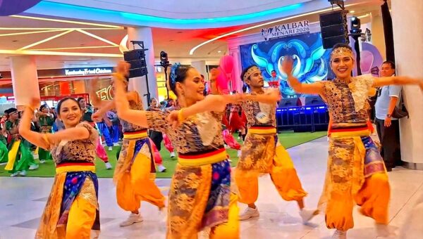 Pukau Pengunjung, 250 Penari Ramaikan Kalbar Menari 2026
