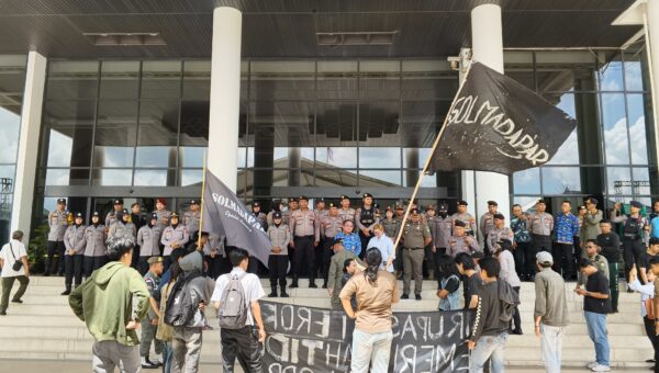 Solmadapar Demo di Kantor Gubernur Kalbar, Tuntut Keadilan Air Upas