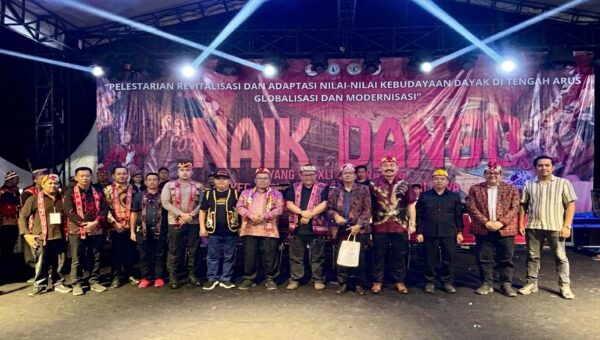 Naik Dango ke-41 Sukses, Kubu Raya Raih Juara Umum