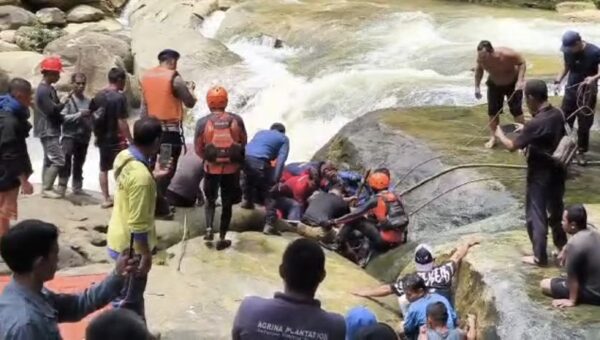 ​Tim SAR Temukan Remaja Tenggelam di Riam Kecala