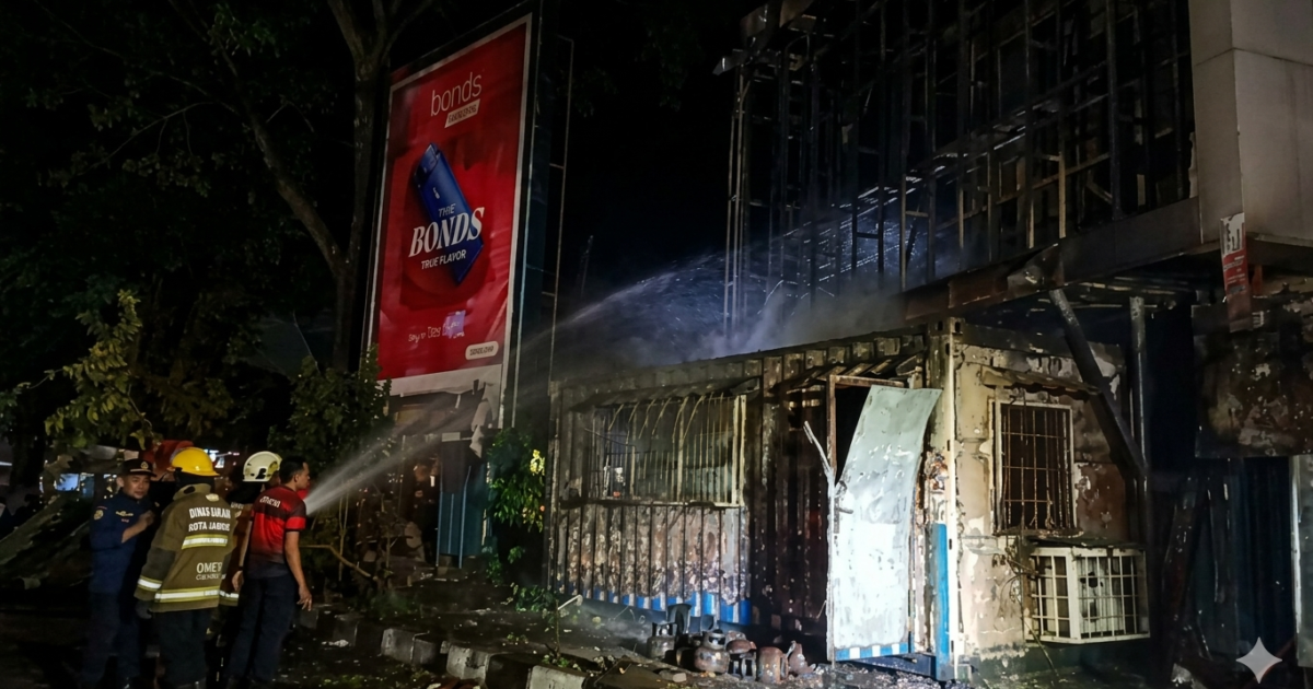​Rusuh Tamansari Bandung: Pospol Terbakar, Kini Kondusif