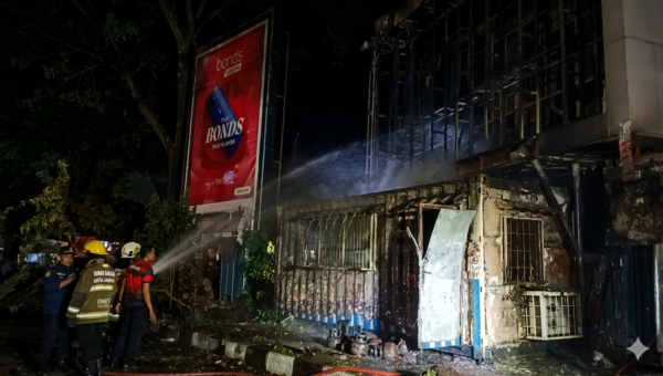 ​Rusuh Tamansari Bandung: Pospol Terbakar, Kini Kondusif