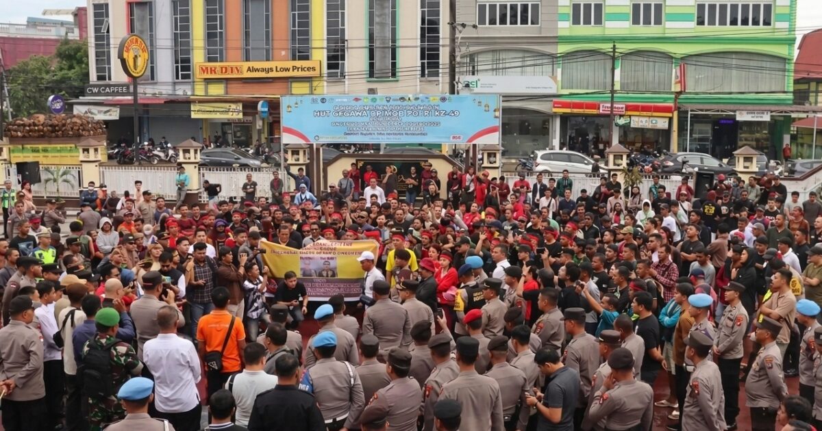 Ratusan Warga Aksi Damai di Polres Sanggau, Situasi Kondusif