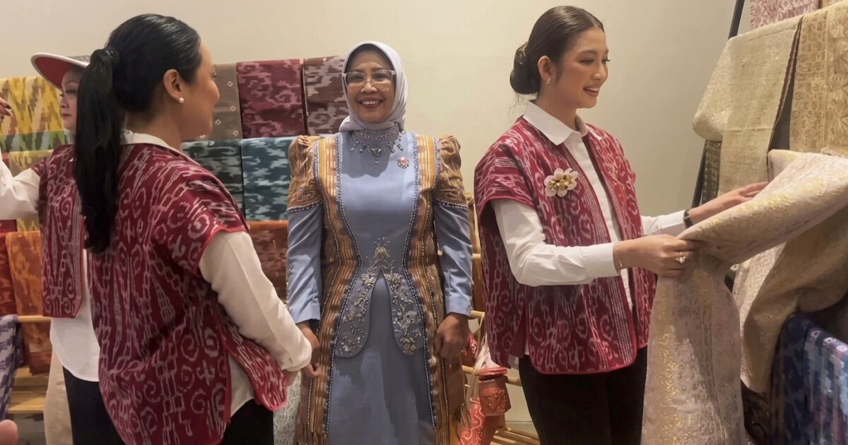 Selvi Rakabuming Kunjungi UMKM dan Dekranasda Kalbar