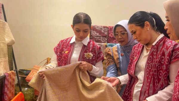 Selvi Ananda Borong Kerajinan Kalbar, Erlina: Picu Semangat UMKM