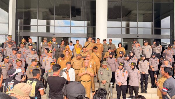Pemprov Kalbar berkomitmen lindungi hak buruh