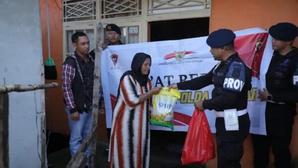 Satbrimob Polda Kalbar Gelar Jumat Berbagi di Empat Daerah