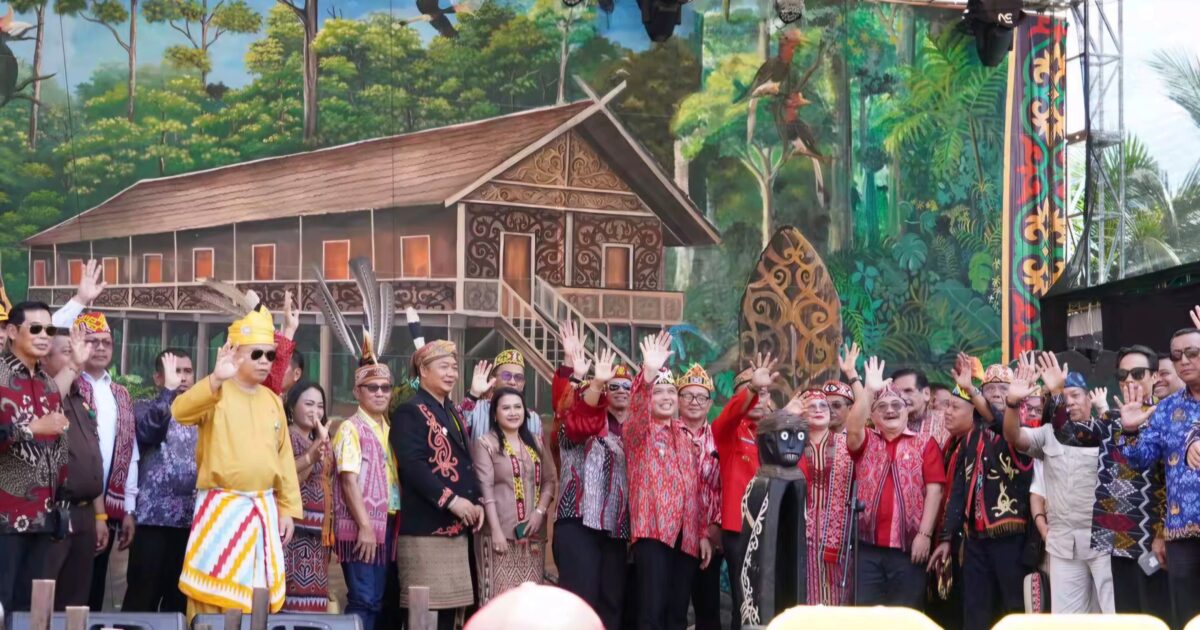 Gawai Dayak Kalbar ke-40 Resmi Dibuka di Rumah Radankg