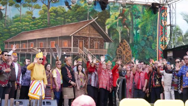 Gawai Dayak Kalbar ke-40 Resmi Dibuka di Rumah Radankg