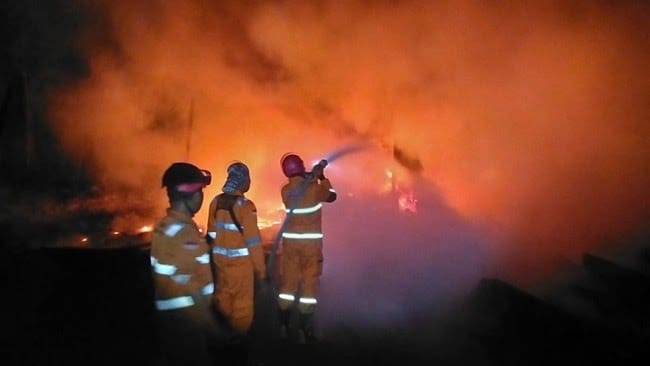 5 Speed Boat dan Bagan Terbakar di Sukadana