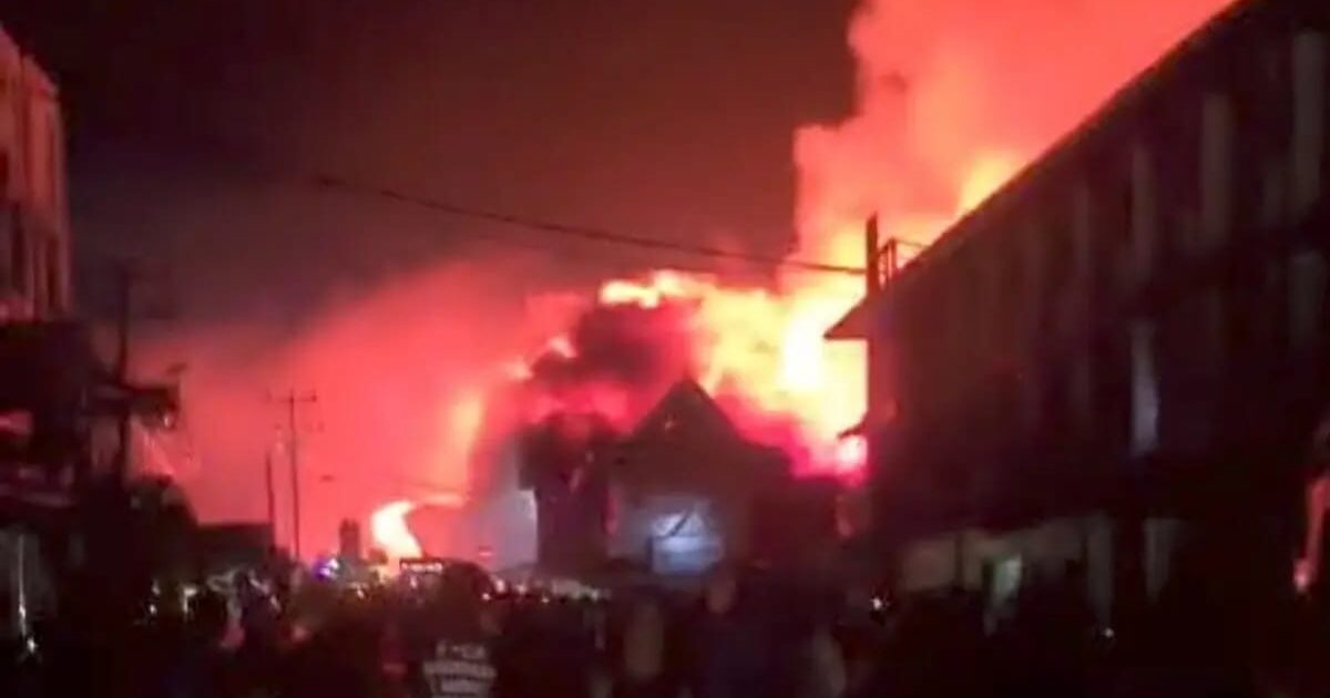 Pasar Pagi Sungai Pinyuh Terbakar, Sedikitnya 18 Bangunan Terdampak