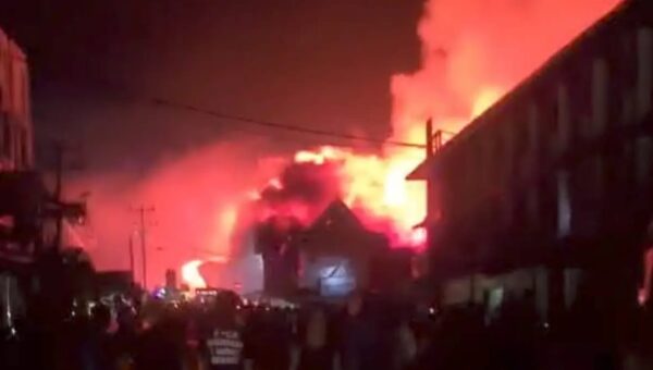 Pasar Pagi Sungai Pinyuh Terbakar, Sedikitnya 18 Bangunan Terdampak