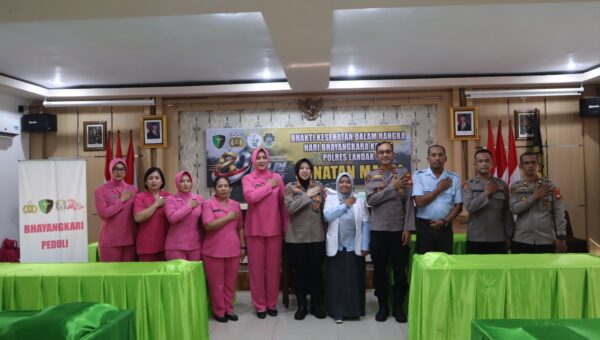 HUT Bhayangkara ke-80, Polres Landak Gelar Sunat Massal