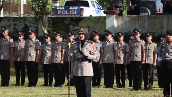 Polres Landak Ziarah TMP Sambut HUT Bhayangkara ke-80