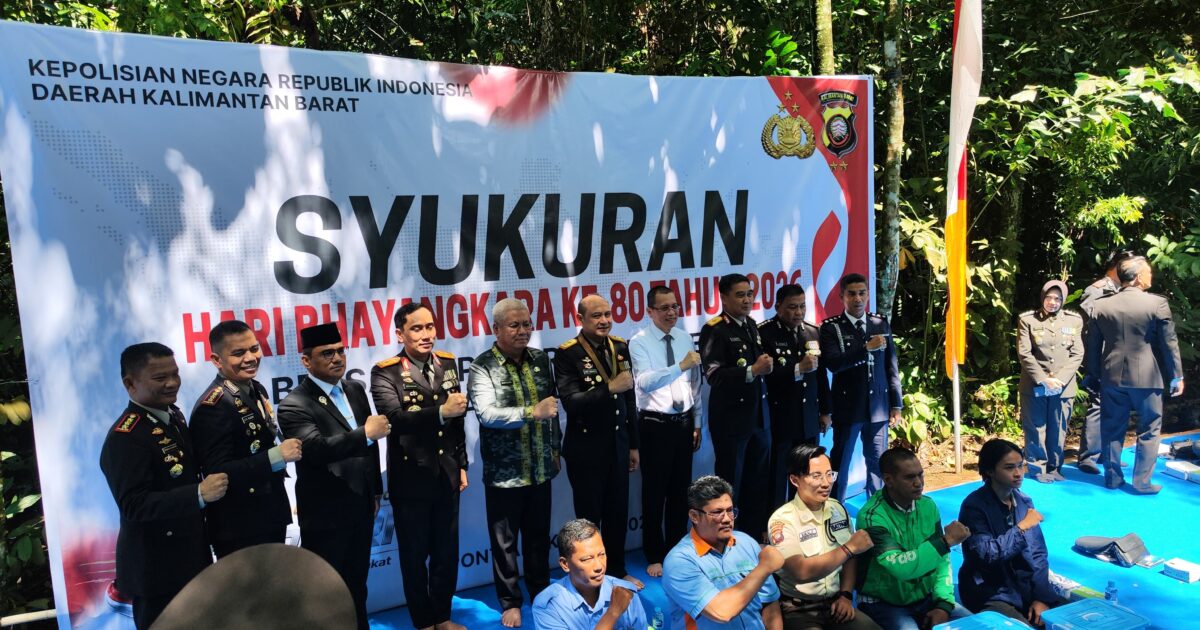 HUT Bhayangkara Ke-80: Polda Kalbar Bagi Bansos di 10 Titik