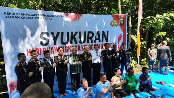 HUT Bhayangkara Ke-80: Polda Kalbar Bagi Bansos di 10 Titik