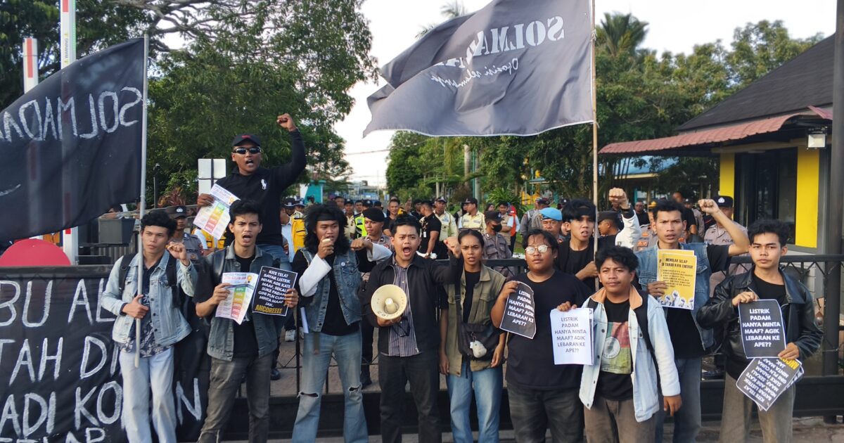 Mahasiswa Demo PLN Kalbar, Tuntut Kompensasi Mati Lampu