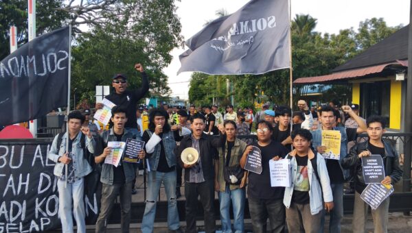 Mahasiswa Demo PLN Kalbar, Tuntut Kompensasi Mati Lampu