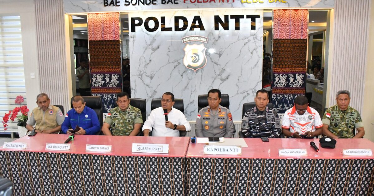 Gempa M7,7 Guncang Sikka: Polisi Gerak Cepat Evakuasi