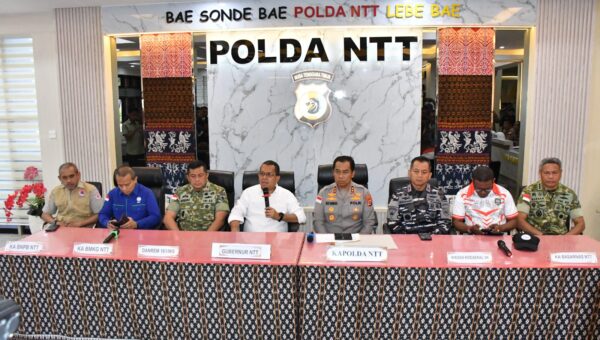 Gempa M7,7 Guncang Sikka: Polisi Gerak Cepat Evakuasi