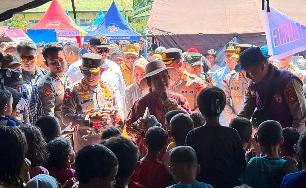 Kapolri Tinjau Pengungsian Gempa NTT, Pastikan Bantuan Optimal