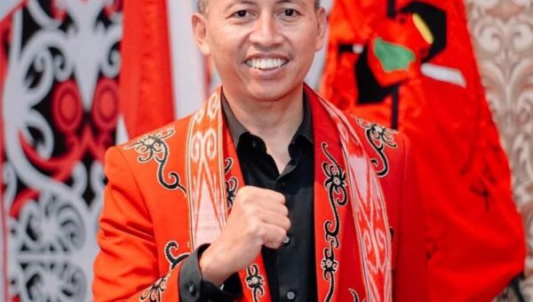 Ketua DAD Sintang Ajak Warga Kibarkan Merah Putih di HUT ke-81 RI